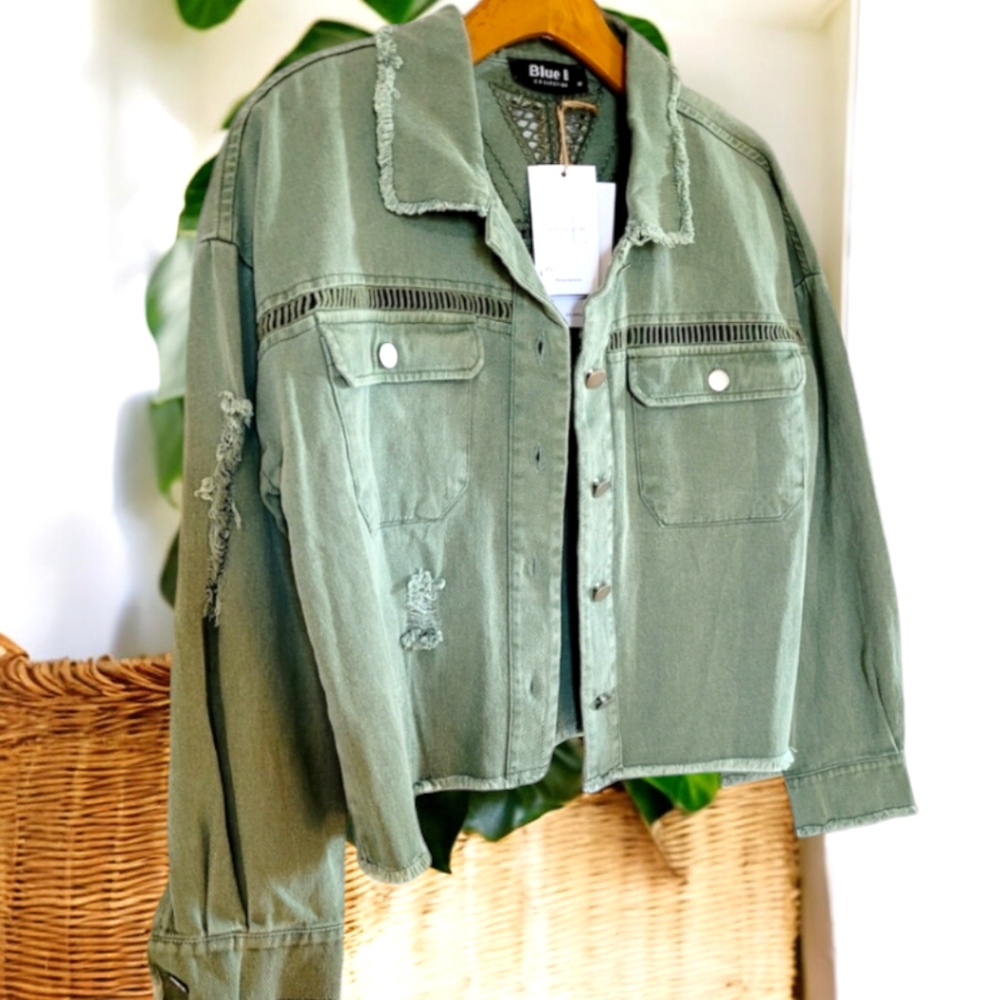 Distressed embroidered lightweight jacket women's size medium NWT By Urbane Lure